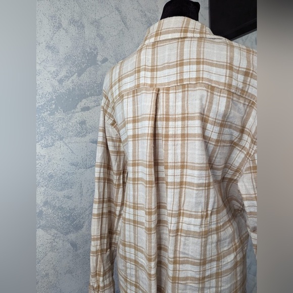 Old Navy Pleated Tan Long Sleeve Boyfriend Shirt size L - Picture 4 of 8